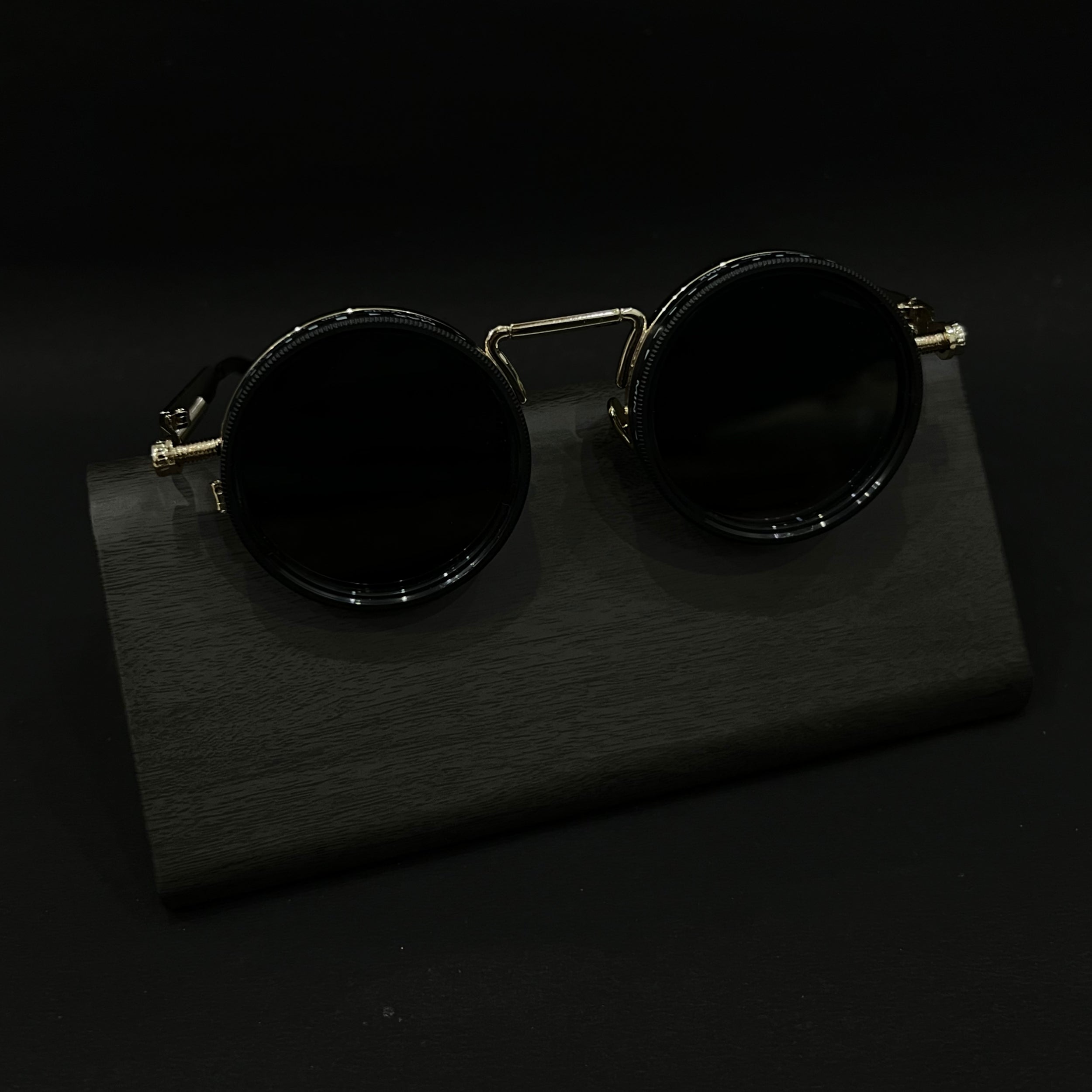 Cosmoir Shadowcore with Adjustable Tint (Gold)