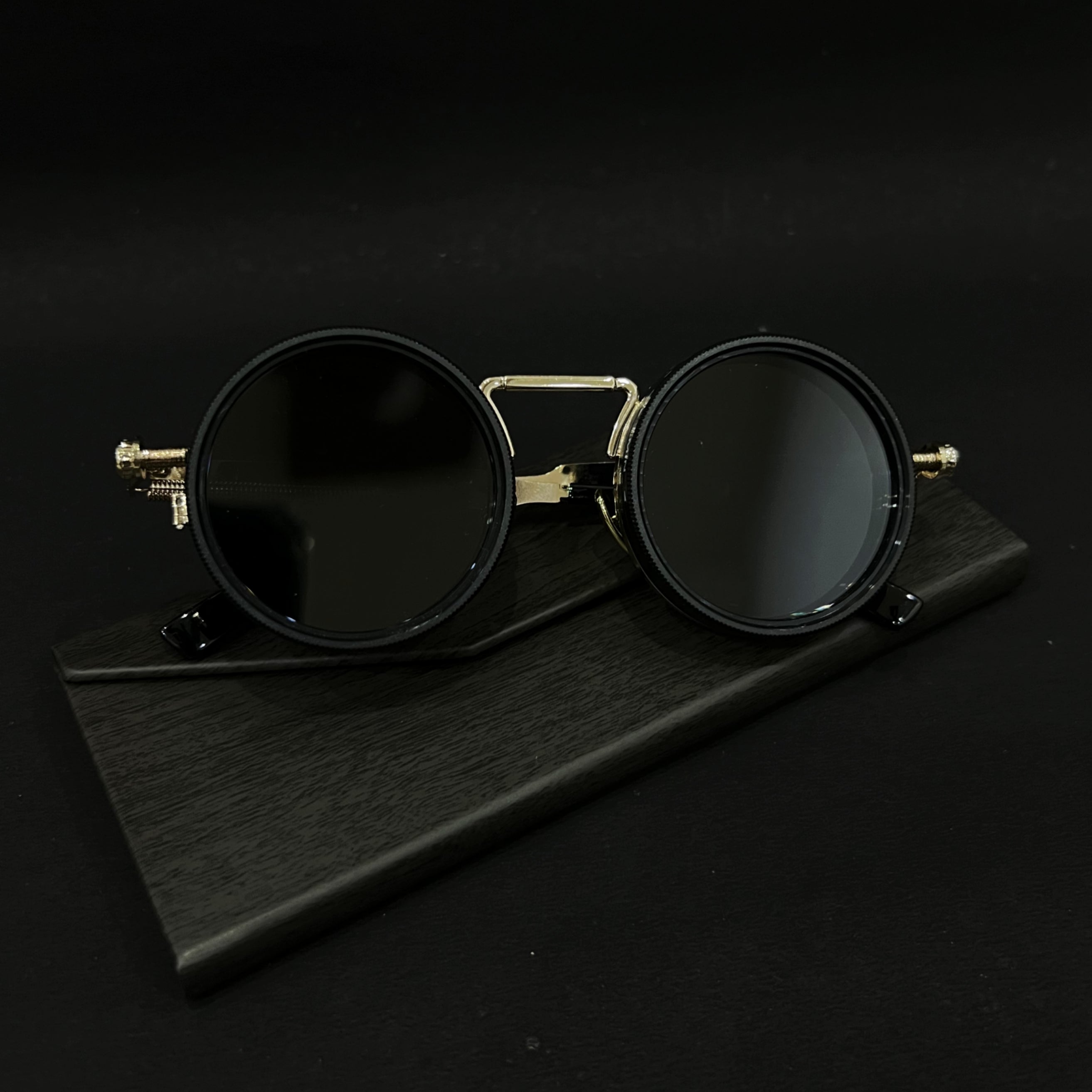 Cosmoir Shadowcore with Adjustable Tint (Gold)