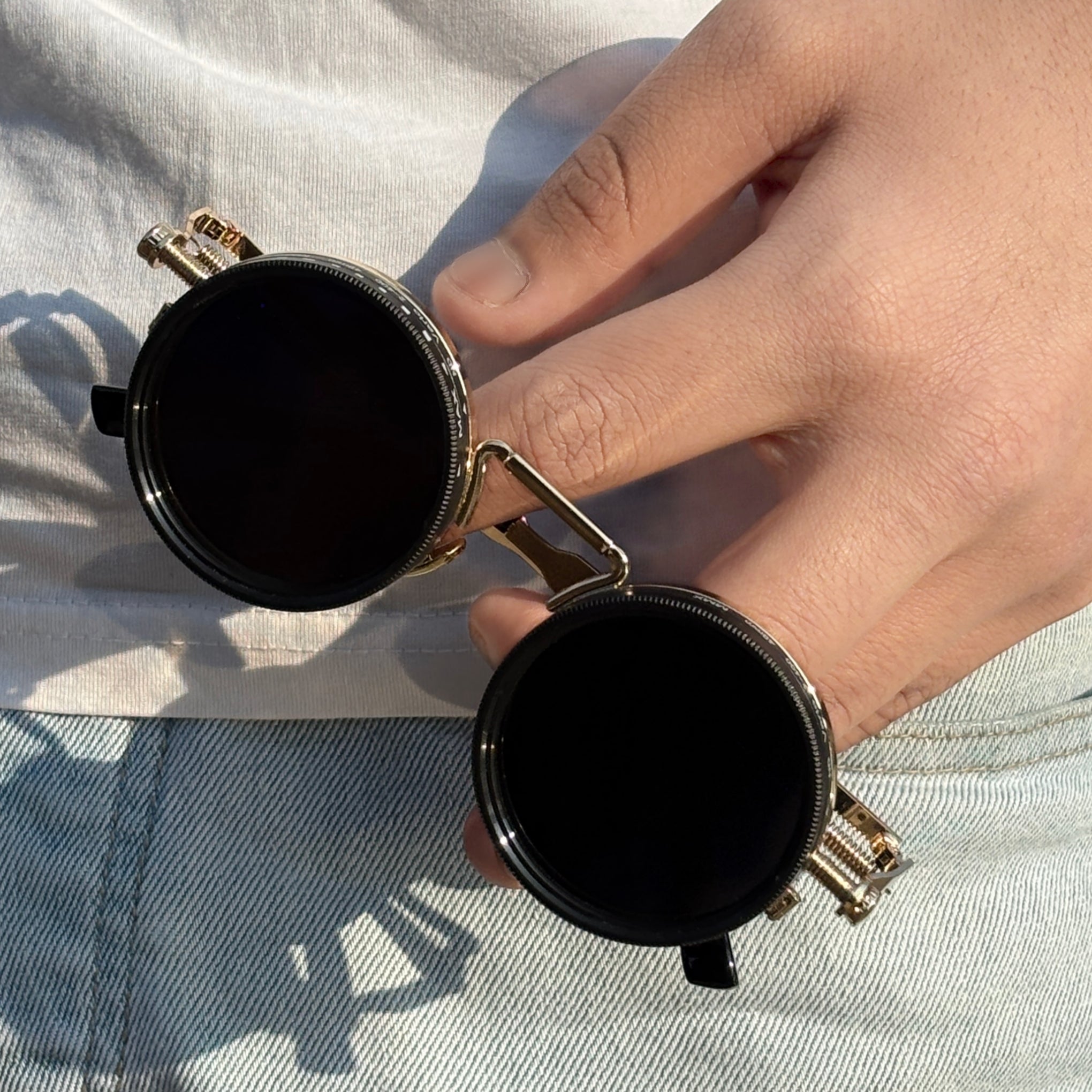 Cosmoir Shadowcore with Adjustable Tint (Gold)