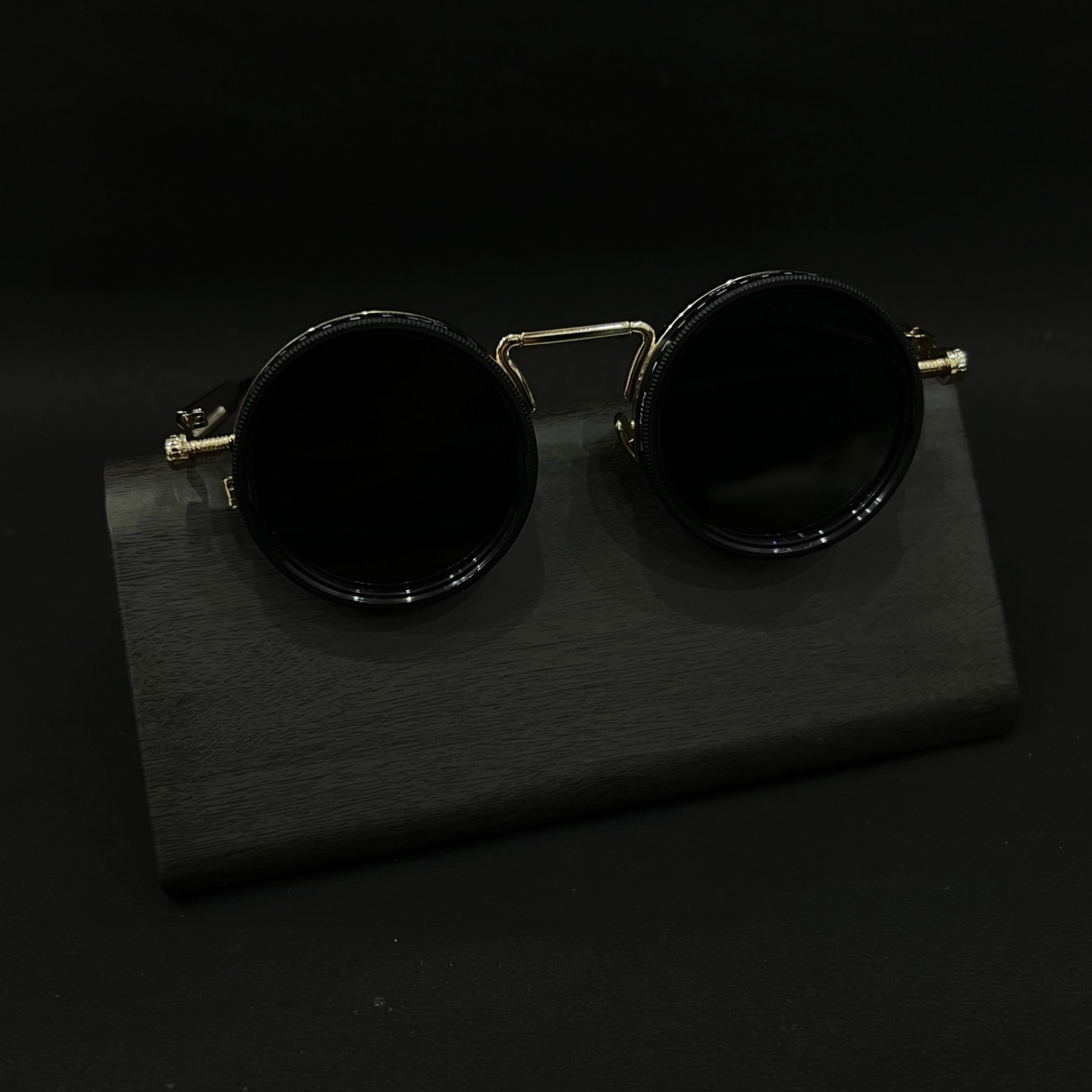 Cosmoir Shadowcore with Adjustable Tint (Gold)