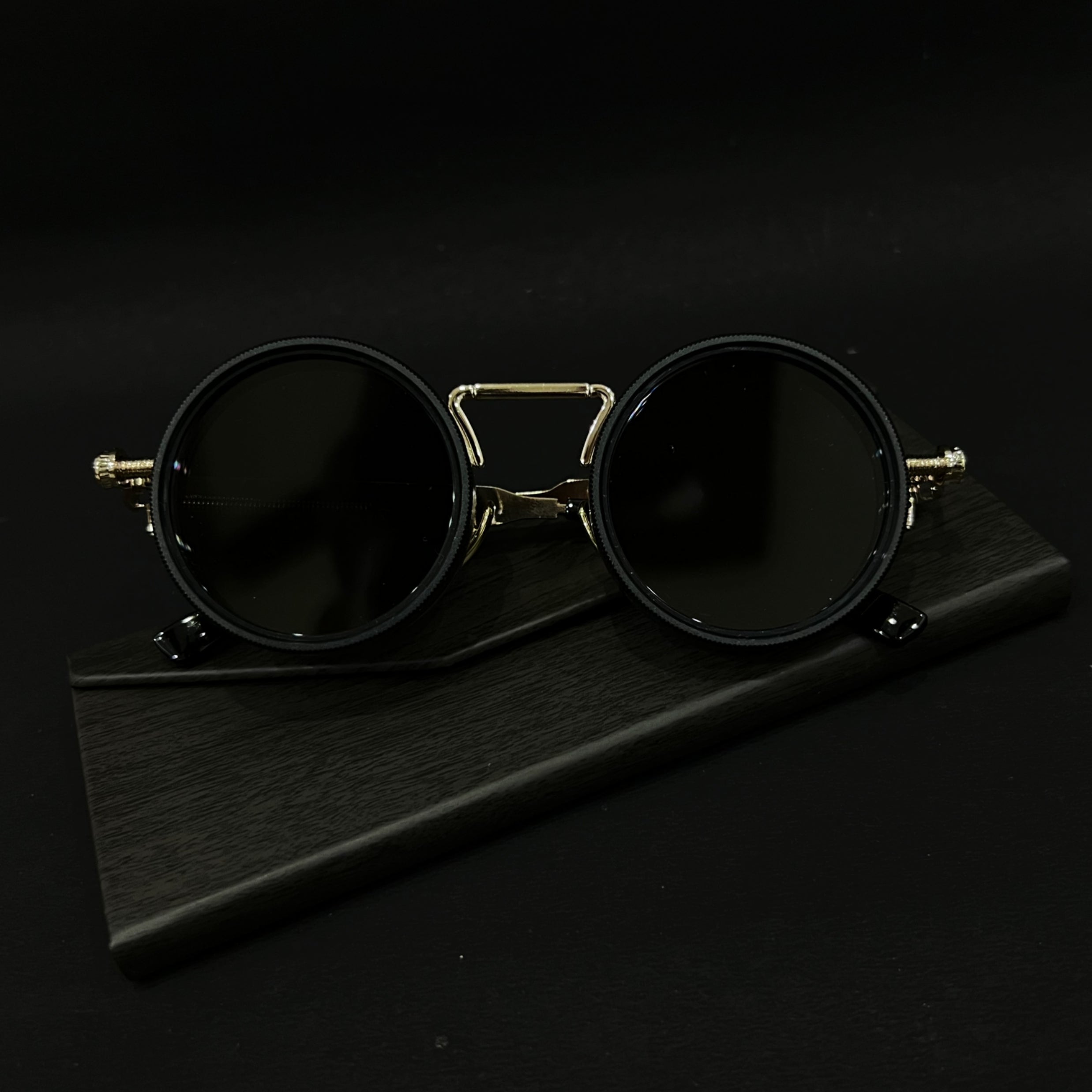 Cosmoir Shadowcore with Adjustable Tint (Gold)