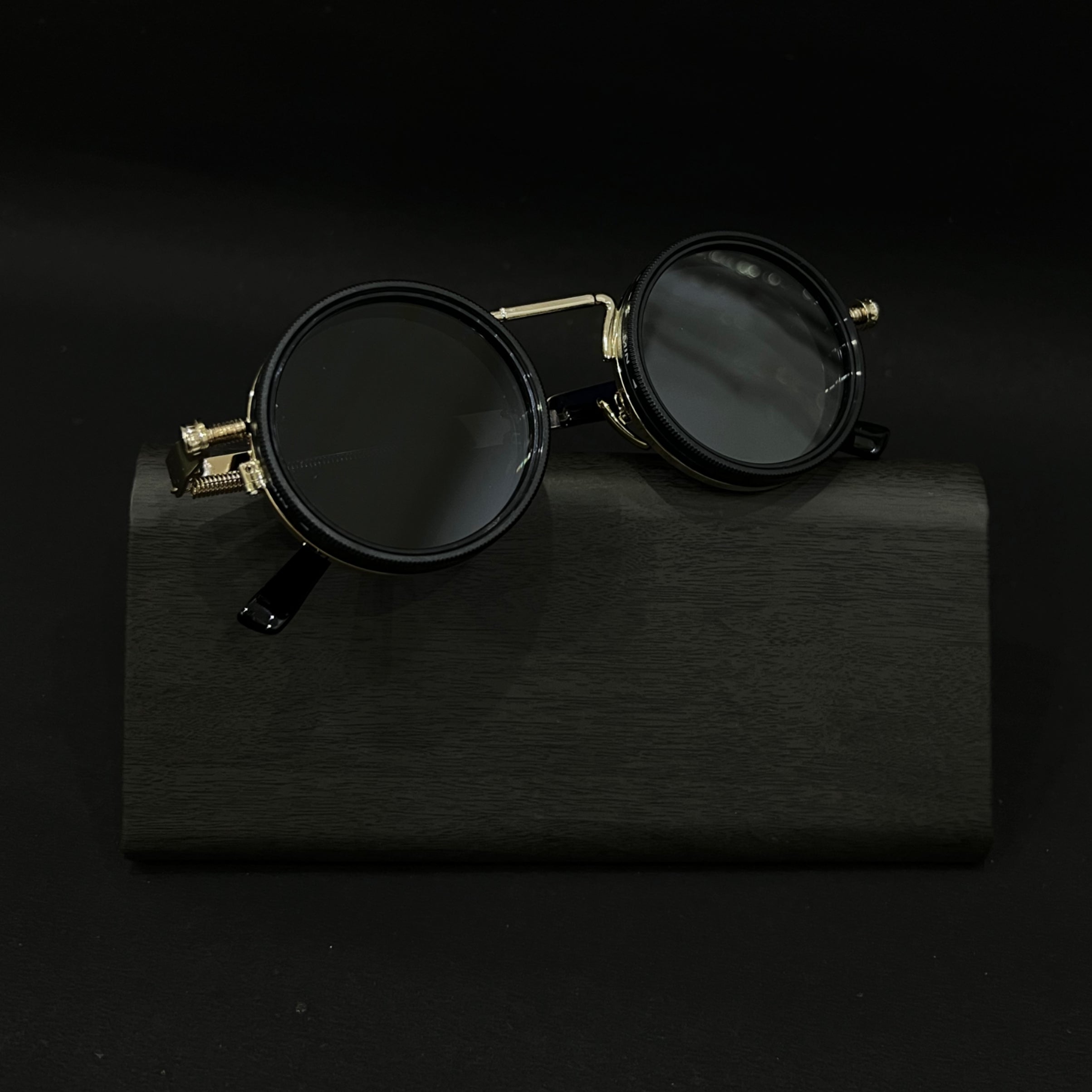 Cosmoir Shadowcore with Adjustable Tint (Gold)